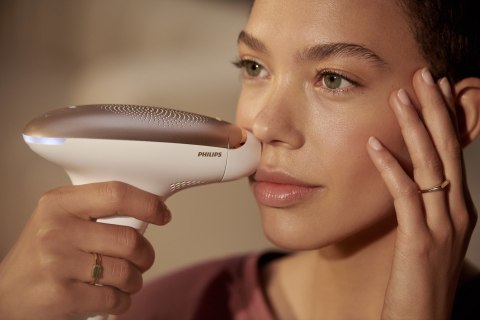Depilator PHILIPS Lumea Advanced IPL BRI921/00 + Trymer Wbudowany filtr UV Depilator PHILIPS Lumea Advanced IPL BRI921/00 + Trymer Wbudowany filtr UV