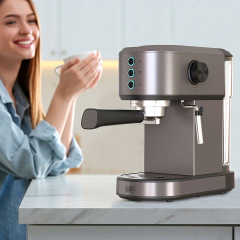 Kolbowy ekspres do kawy Black+Decker BXCO1350E