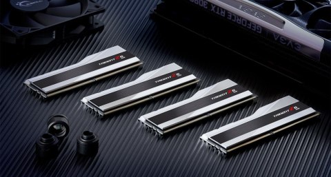 G.SKILL 32GB zestaw DDR5 5600 CL28 Trident Z5 RGB srebrny