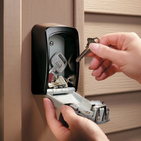 MASTER LOCK KASETKA NA KLUCZE Z ZAMKIEM SZYFROWYM I SZEKLĄ 5400EURD MASTER LOCK KASETKA NA KLUCZE Z ZAMKIEM SZYFROWYM I SZEKLĄ 5400EURD
