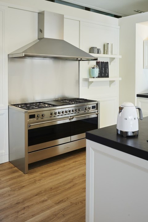 Czajnik SMEG model KLF04WHEU kolor biały Czajnik SMEG model KLF04WHEU kolor biały