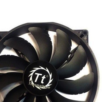Wentylator do obudowy Thermaltake Pure 20 CL-F015-PL20BL-A (200 mm; 800 obr/min) Wentylator do obudowy Thermaltake Pure 20 CL-F015-PL20BL-A (200 mm; 800 obr/min)