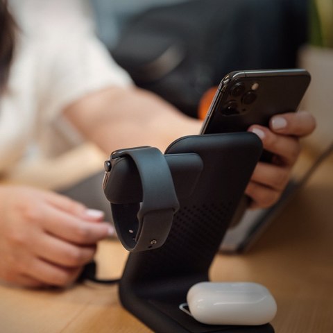 STM ChargeTree Swing - Ładowarka bezprzewodowa 3w1 do iPhone, AirPods i Apple Watch (czarny) STM ChargeTree Swing - Ładowarka bezprzewodowa 3w1 do iPhone, AirPods i Apple Watch (czarny)