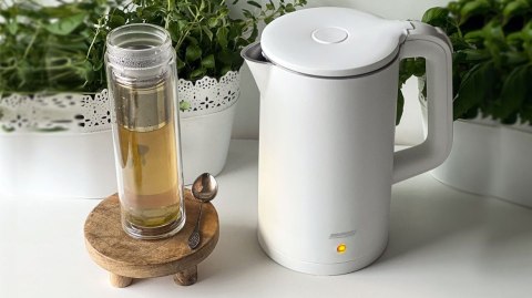 Czajnik bezprzewodowy 1,7L MPM MCZ-105 biały Czajnik bezprzewodowy 1,7L MPM MCZ-105 biały